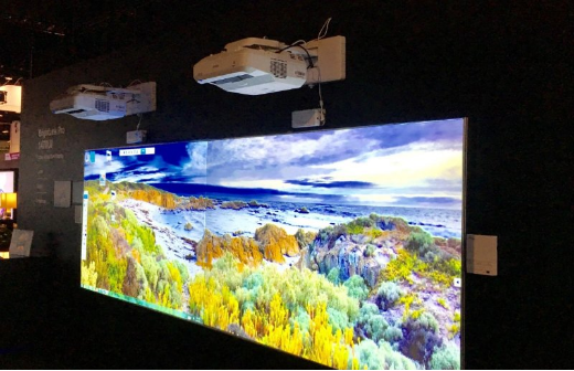 Epson introduceert interactieve short throw laser projector
